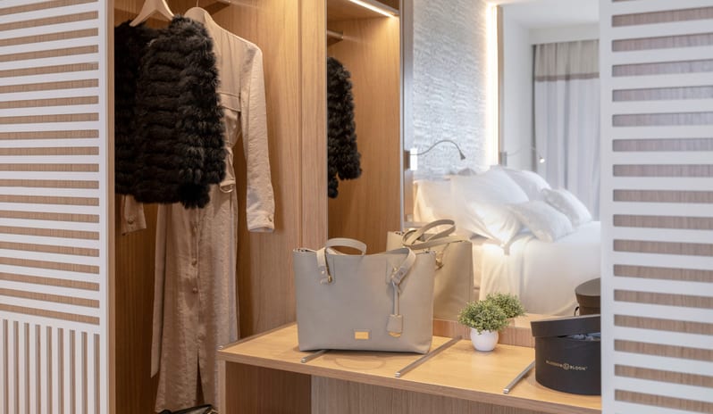 HOTEL BELLEVUE - EXECUTIVE SUITE WARDROBE